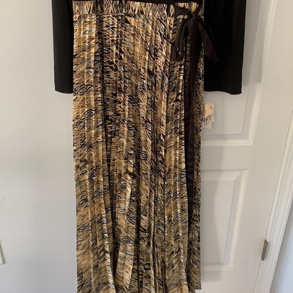 NWT LuLaRoe DeAnne Wrap Dress Black & Gold metallic size 3XL holidays pleated - Picture 10 of 16